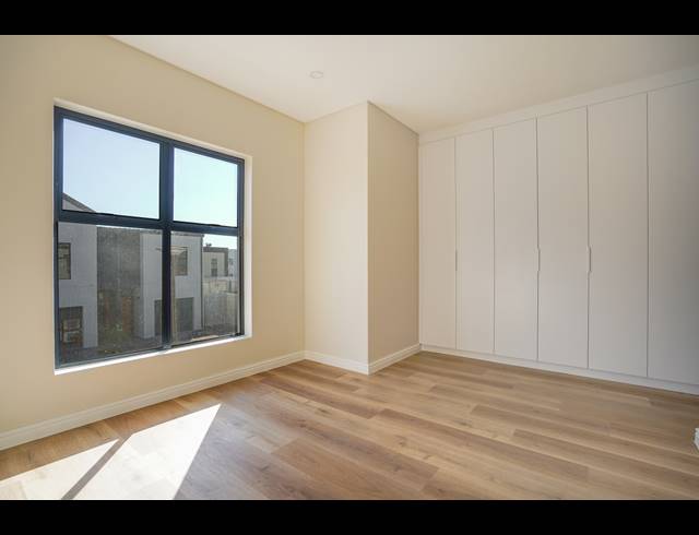 2 BEDROOM TOWNHOUSE FOR SALE IN SANDOWN